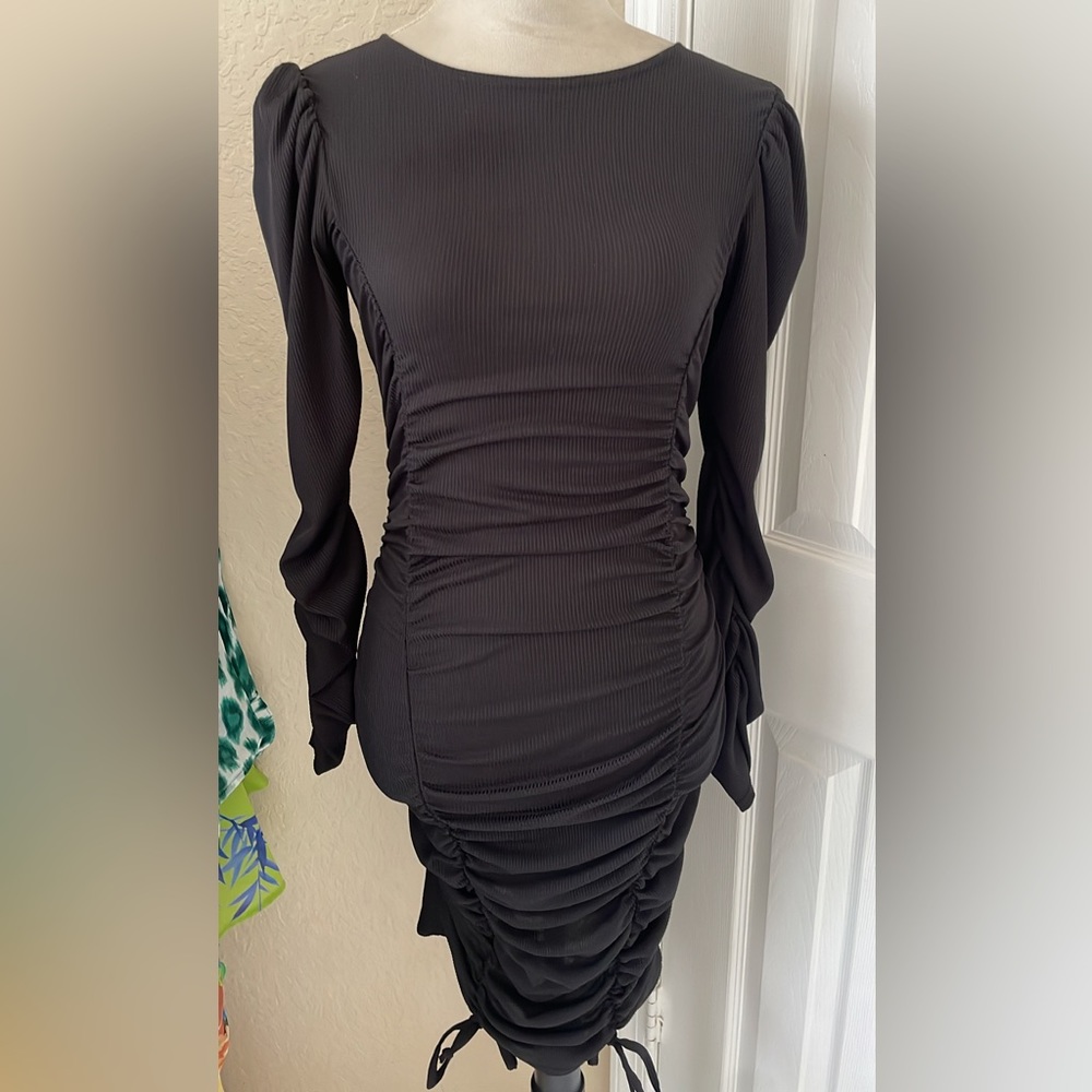 NWOT- Boohoo- Extreme Ruched Midi/Mini Dress